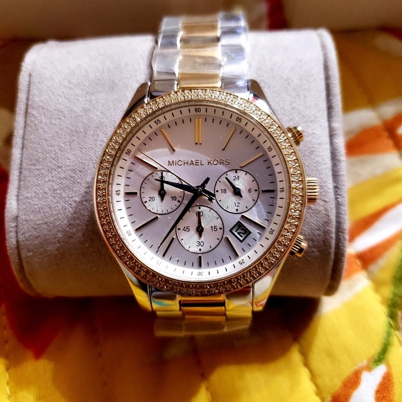 Michael Kors Watch - Picture 2 of 4